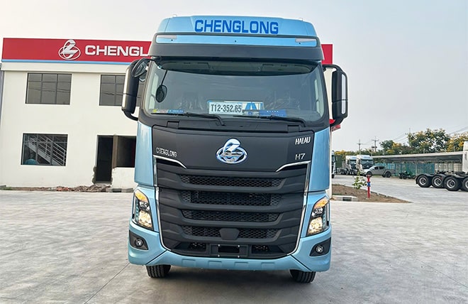 TẢI THÙNG CHENGLONG 4 CHÂN H7 THÙNG CAO 2M5