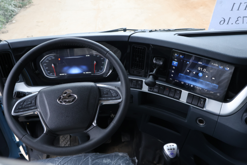 Nội Thất Cabin Tiện Nghi Xe Chenglong 8x4 360HP Nội Thất Cabin Tiện Nghi Xe Chenglong 8x4 360HP