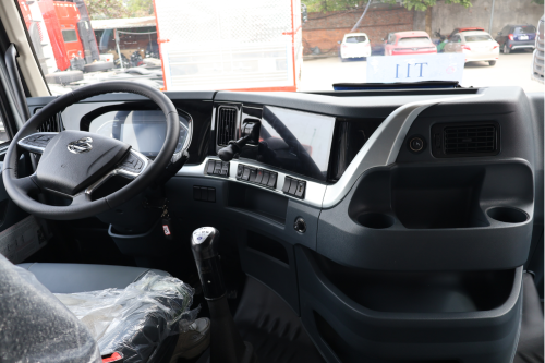 Nội Thất Cabin của Chenglong 8x4 400HP