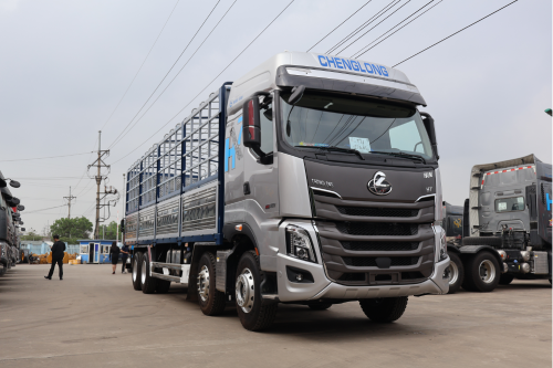 Thiết Kế Ngoại Thất Hiện Đại Và Mạnh Mẽ Dòng Chenglong 8x4 400HP Thiết Kế Ngoại Thất Hiện Đại Và Mạnh Mẽ Dòng Chenglong 8x4 400HP