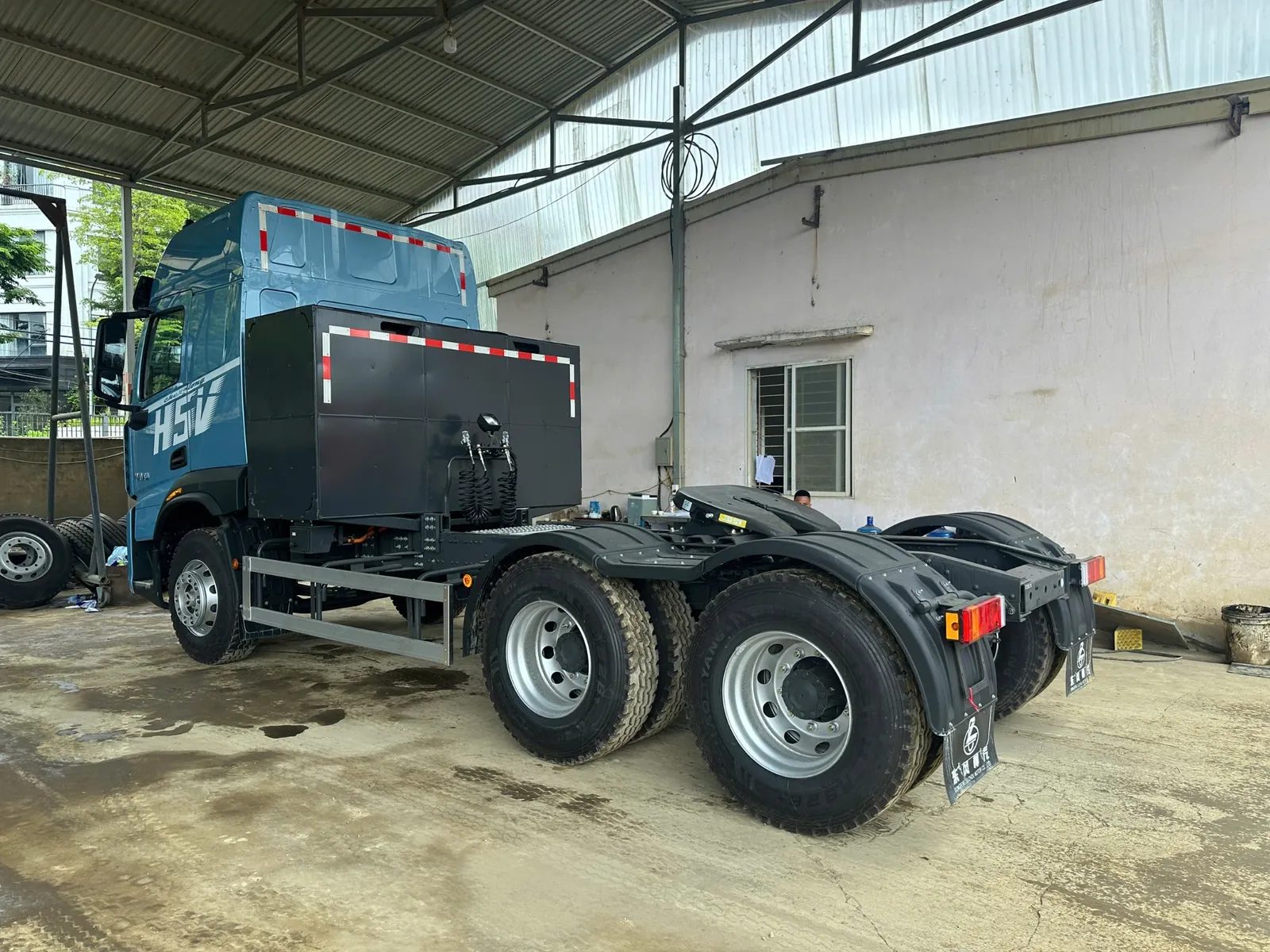 ĐẦU KÉO ĐIỆN CHENGLONG H5E 460KW